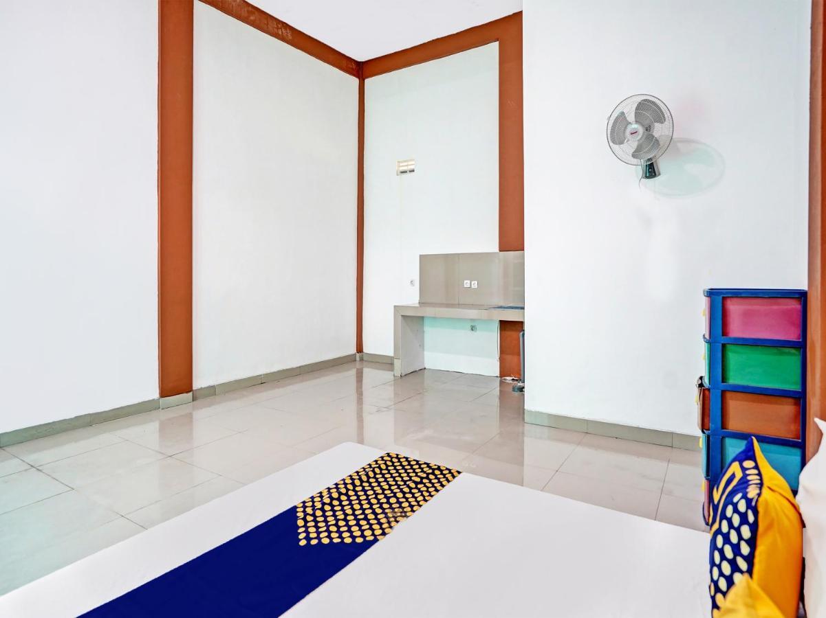 Oyo 92006 Kost Sejahtera Syariah Hotel Sidoarjo Eksteriør billede