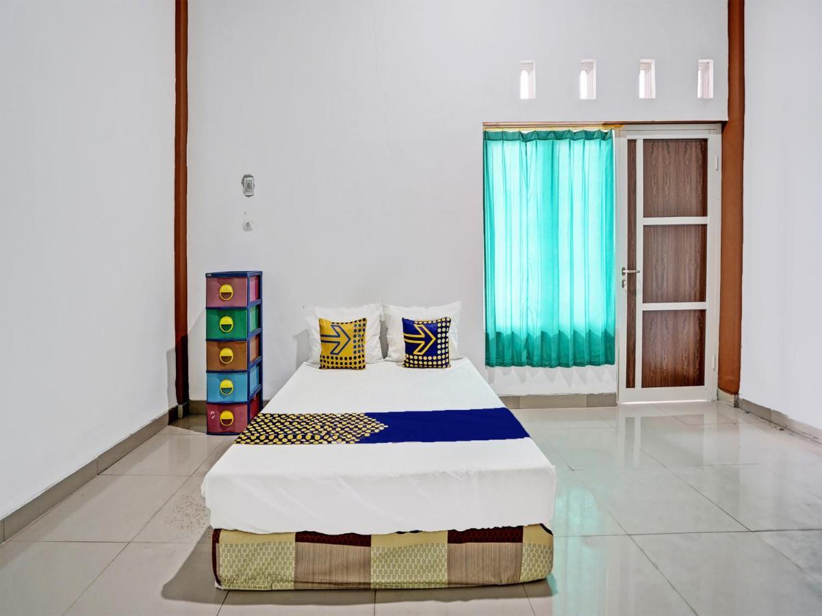 Oyo 92006 Kost Sejahtera Syariah Hotel Sidoarjo Eksteriør billede