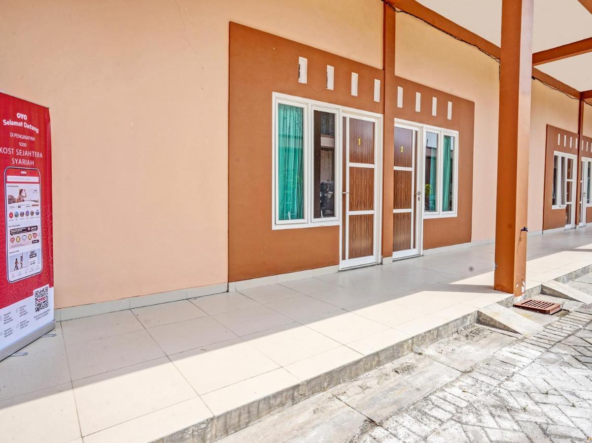 Oyo 92006 Kost Sejahtera Syariah Hotel Sidoarjo Eksteriør billede